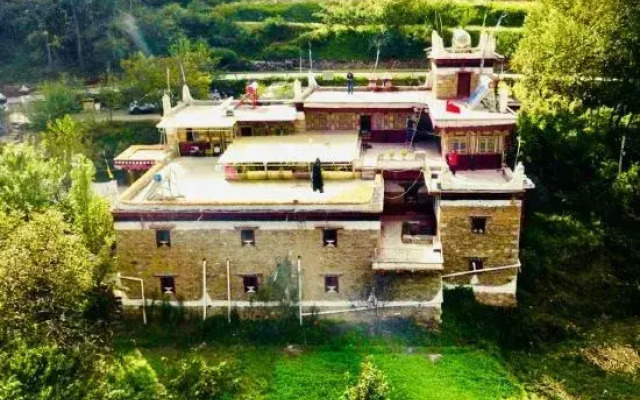 Bobocuo Tibetan Hostel