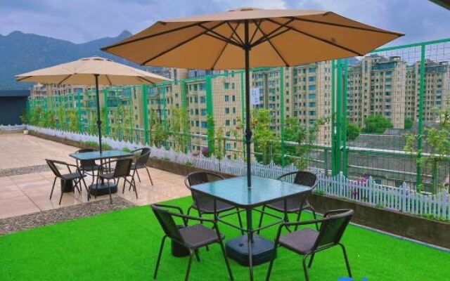 Taizhou Skyscraper Chao Hotel (Huangyan Jiufeng Park)