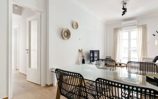 UPSTREET Urban 2BD Apartment in Koukaki