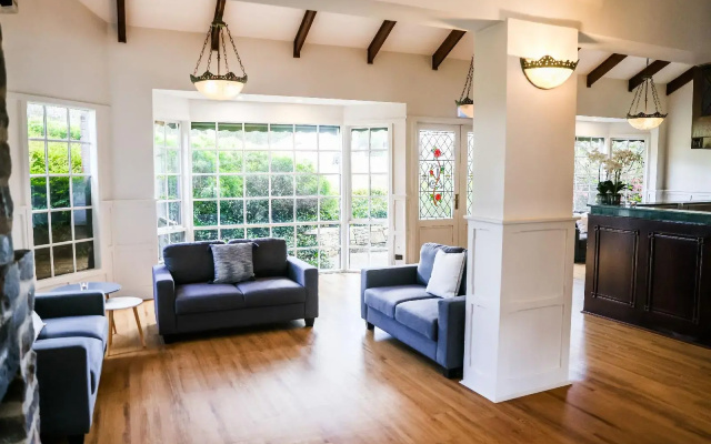 Elizabethan Lodge