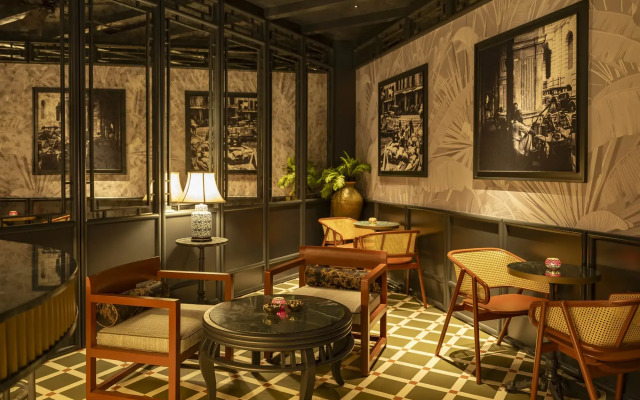 Отель The Robertson House by The Crest Collection