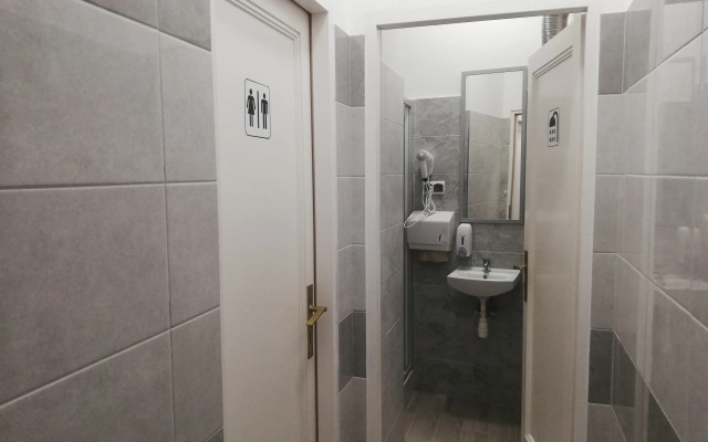 Lorf Hostel&Apartments