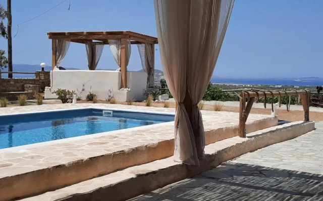 Janakos View Apartment II with Pool