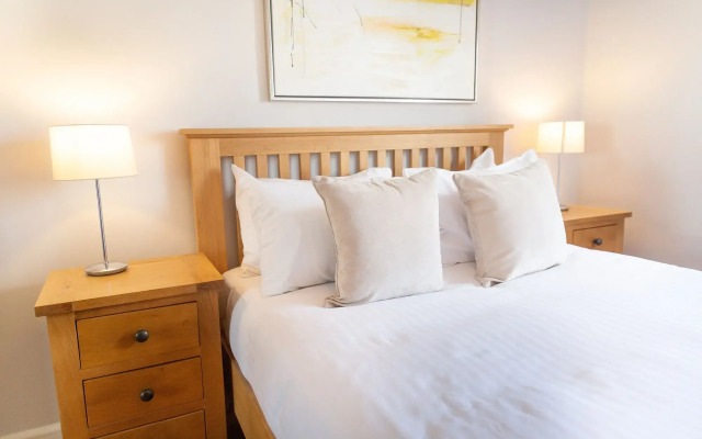 Lux Living Apartments - Marino Place
