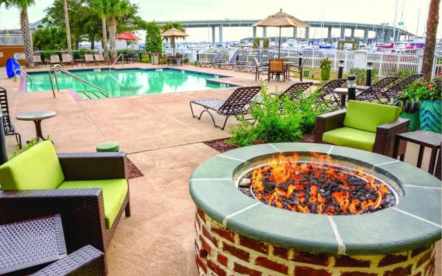 Courtyard Charleston Waterfront by Marriott