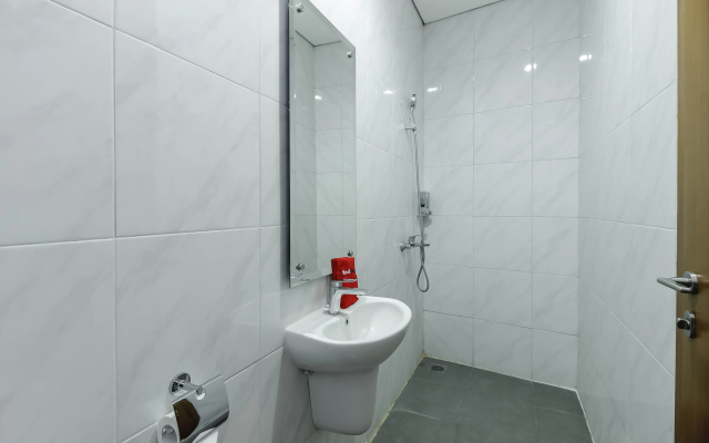 RedDoorz Plus near Tebet