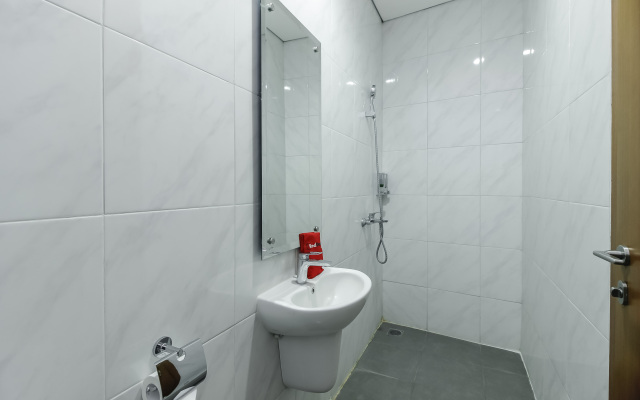 RedDoorz Plus near Tebet