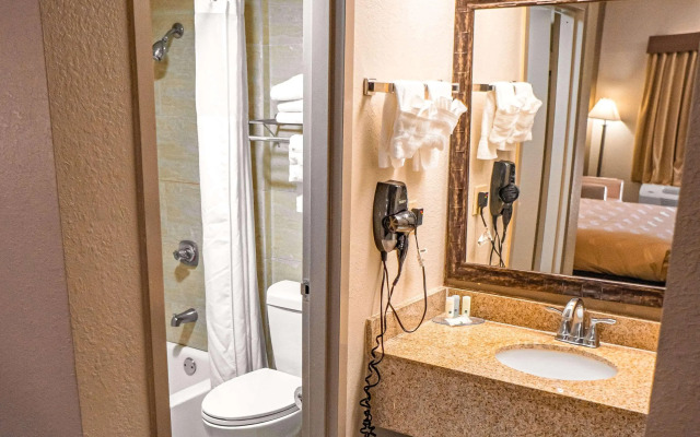 Quality Inn & Suites near Six Flags - Austell