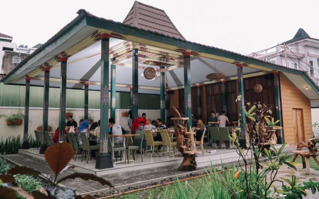 Summer Season Hotel