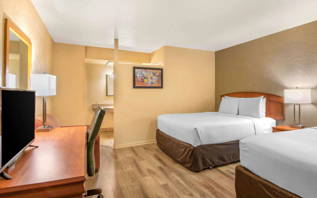 Econo Lodge Inn & Suites Durango