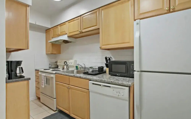 Prime 2BR Chicago Apartment