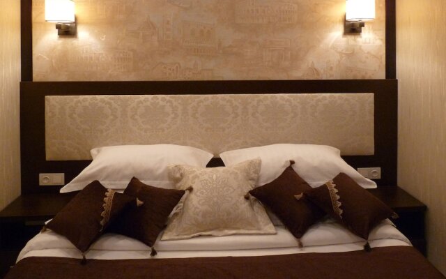 Eney Hotel