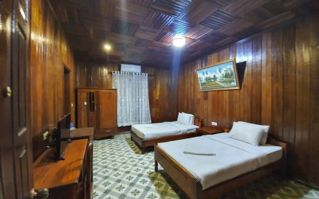 Sam Moon's Hotel Angkor Wooden House