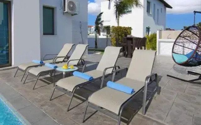 Holiday home 4 bedrooms 3 bathrooms - Paralimni