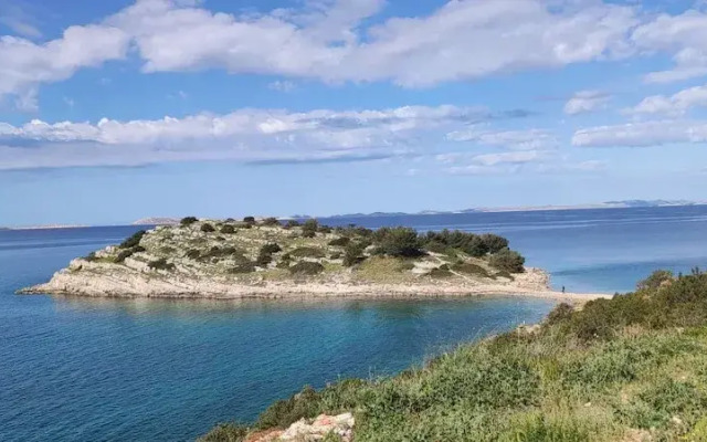 Stunning 2-bed House in Jezera With Sea Views