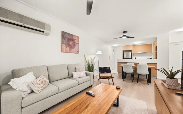 Vibrant 2-bed Apartment With Pool and Gym Access