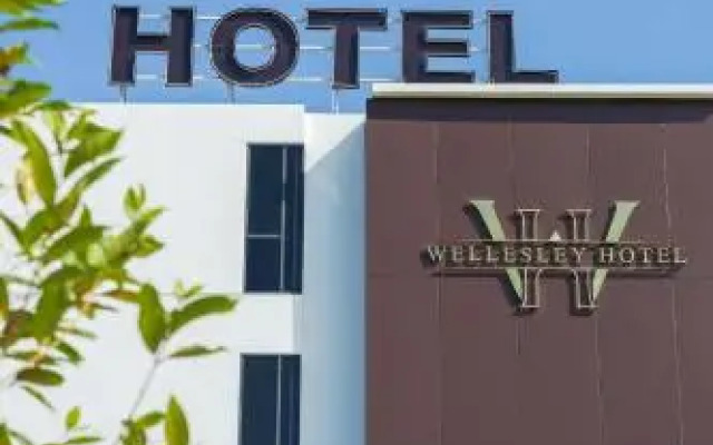 Wellesley Hotel