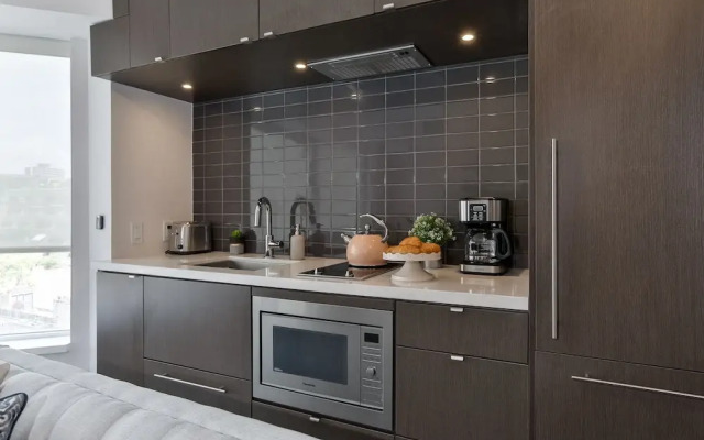 QuickStay - Class in Yorkville (Yonge & Bloor)