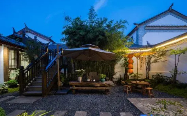 Private Vacation Courtyard Outside the Courtyard