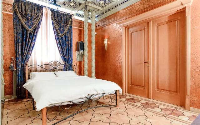 Funny Dolphins Apartments White House