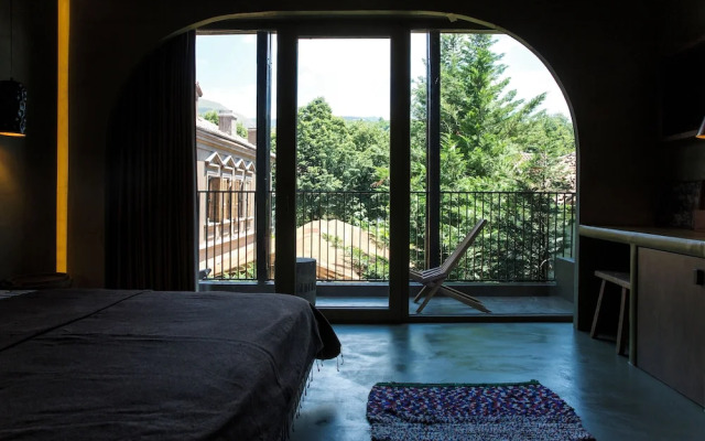 Life Gallery Hotel