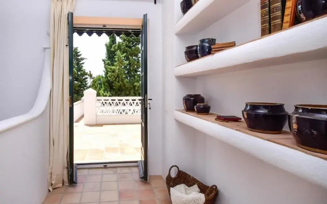 A Real Oasis In Colonial Style Villa