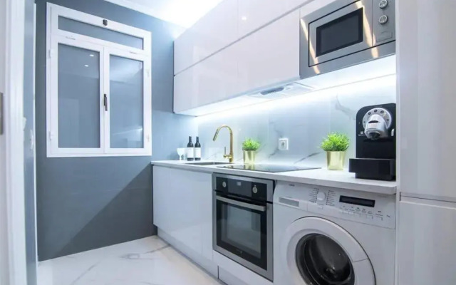 LA PLAZA Luxury Apartment (City Center)
