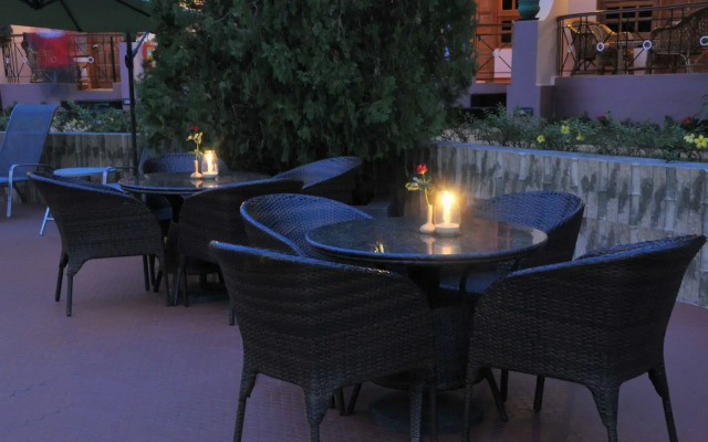 Leoney Resort