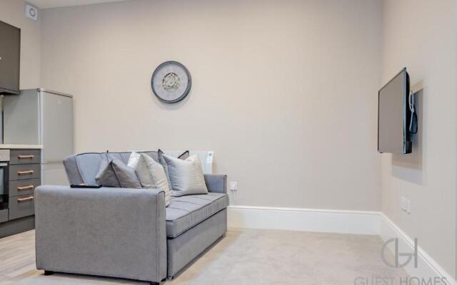 Worcester 1 Bed Apartment With Private Entrance