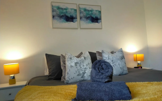 Free Parking/wifi, 3 Beds Sleep 6 Near Uni & Town!