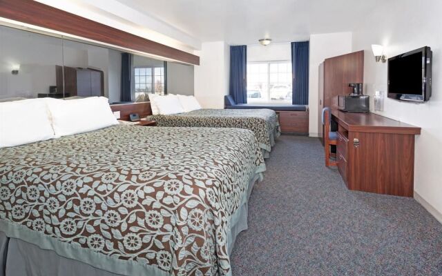 Days Inn and Suites by Wyndham Greeley