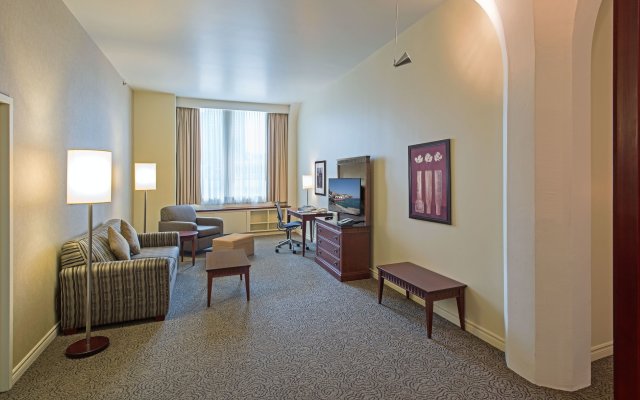 Le Square Phillips Hotel And Suites