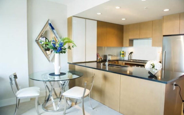 Executive Suites by Roseman - Luna