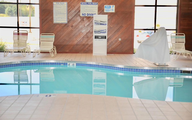 Days Inn & Suites by Wyndham Wausau