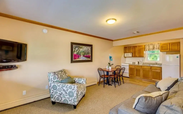Colonial Shores Resort