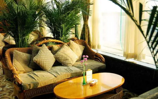 Taiyi Hotel (Chengdu Shuhan Road East Metro Station)