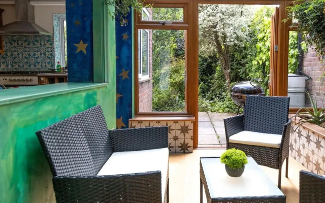 Charming Frome Retreat With 4 Bedrooms