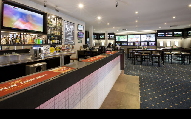 Nightcap at Shoppingtown Hotel