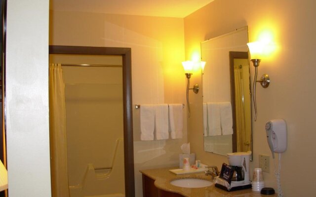 Red Carpet Inn On The Lake