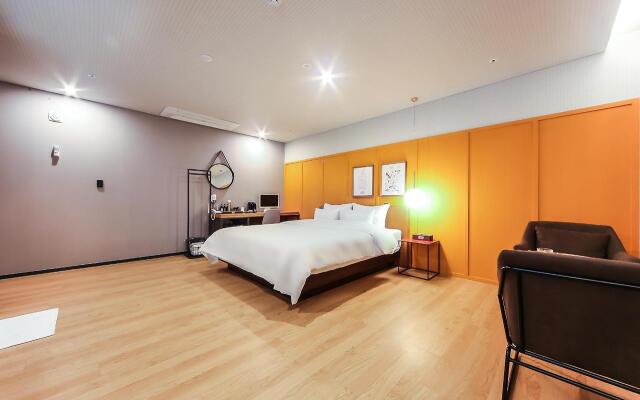 Browndot Hotel - Gold