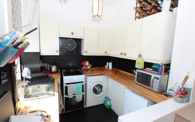 3 Bedroom Flat Near Leith