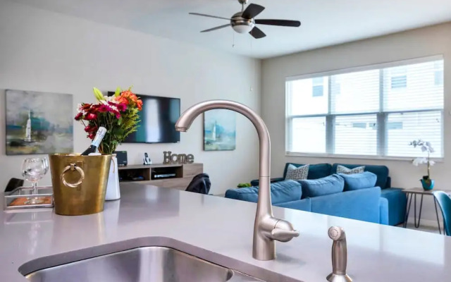 Charming Chalet at Compass Bay Cb101