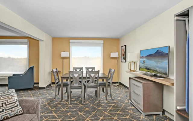 Holiday Inn Piscataway Somerset by IHG