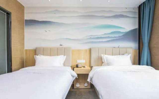Qingmu Hotel (Nanjing Jiangning Wanda XinTing Road Subway Station)