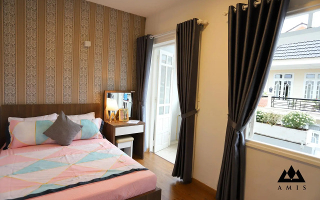 Amis Hotel