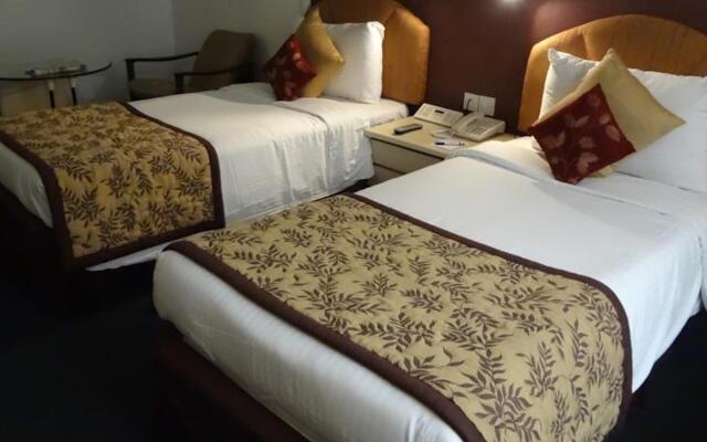 Hotel Kohinoor Continental, Airport
