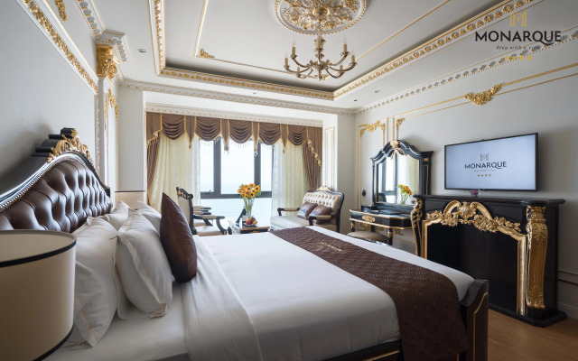 Monarque Hotel
