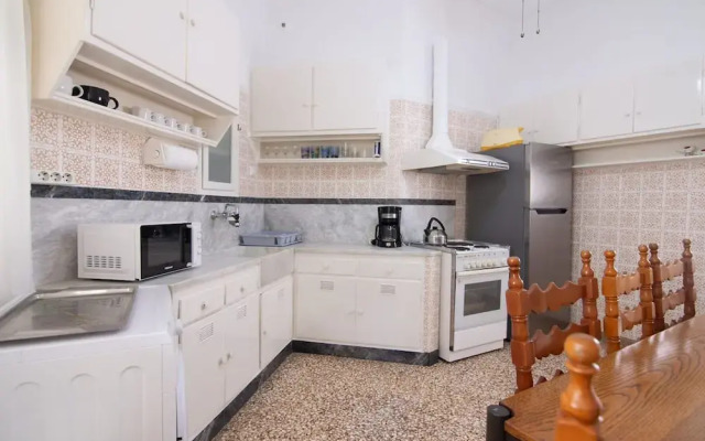 Cozy Apartment Next to Alimos Beach