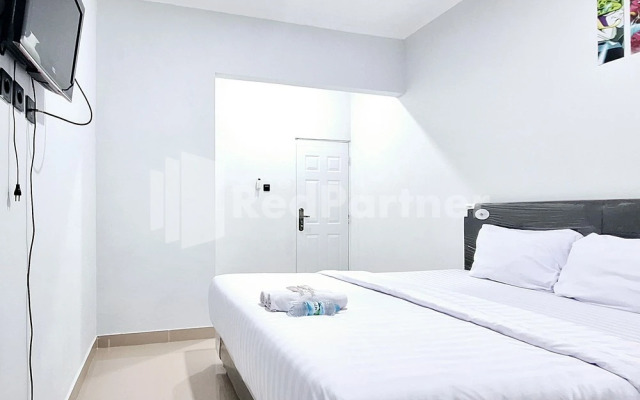 Aster Triplets Guest House JCM Mitra RedDoorz