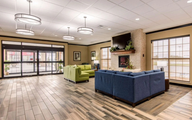 Comfort Suites
